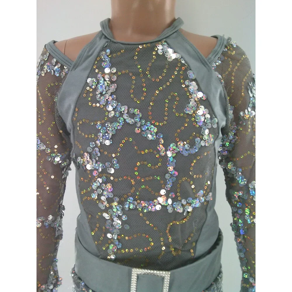 Pre-Owned Dance Costume Revolution RC22843 Medium Child Silver Jazz Sequins